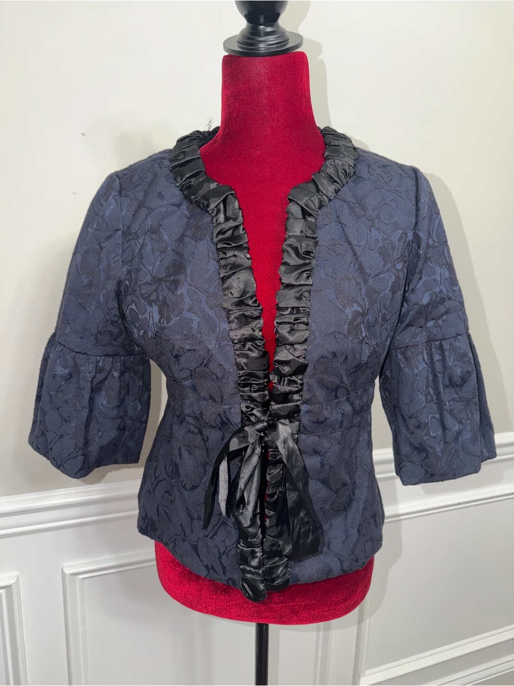 Vintage Ann Taylor LOFT Navy Blue Floral Jacquard Ruffle Jacket Size 4